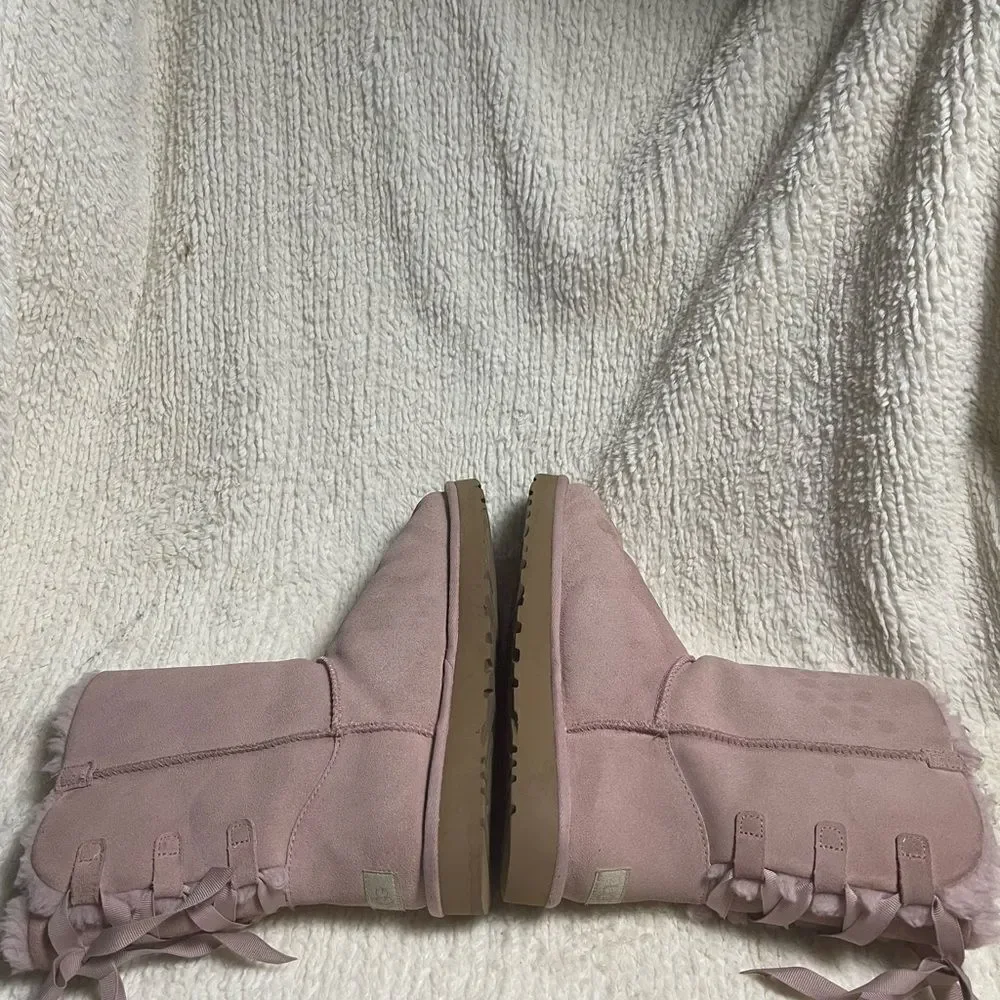 UGG Continuity leather suede light Pink short Boots gros grain ribbon accentSZ11